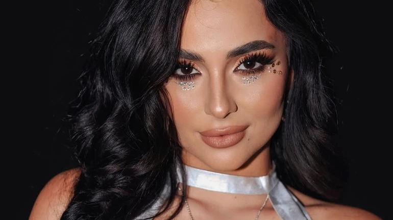 Я ніколи не стану худою - і це прекрасно!: Трінчер вибачилася перед своїм тілом та дала пораду таким дівчатам, як вона