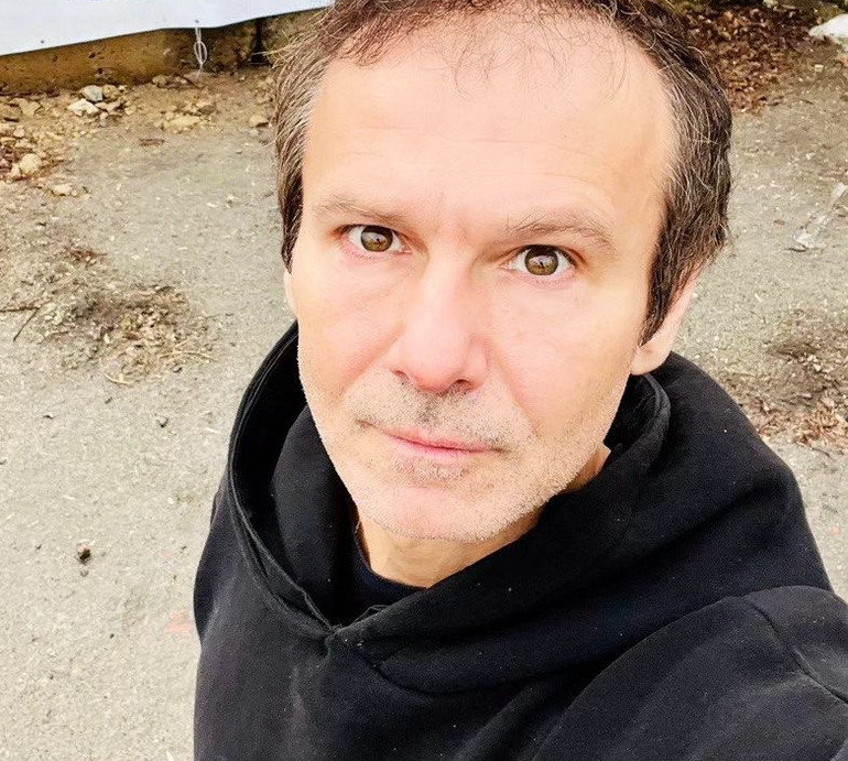 Абсолютно впевнений: Вакарчук зізнався, чи збирається знову в політику, та розказав про вічний антидепресант