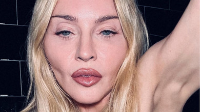 Новий роман? 65-річна Мадонна топлес показалася в ліжку з молодиком