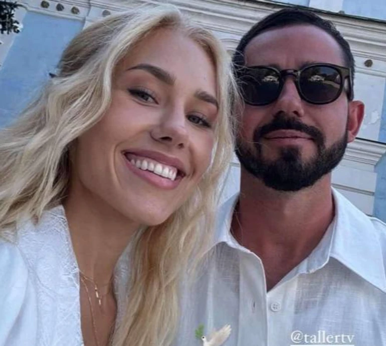 Квіткову і Таллера поєднав церковний обряд. Відео