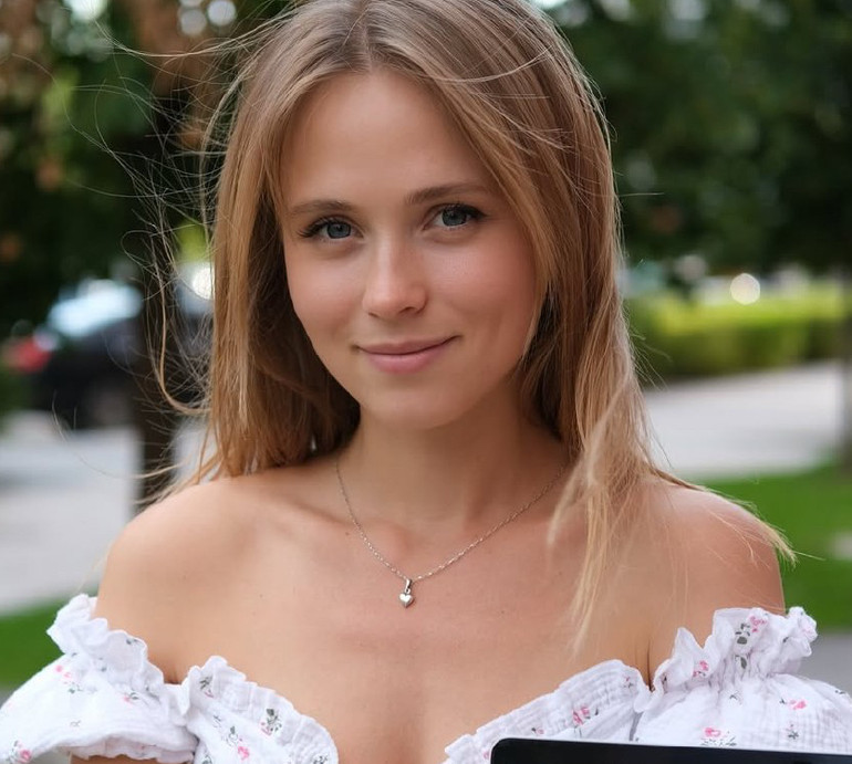 Чому ми себе знищуємо?: вагітна Кошмал у складній стійці на руках поміркувала про (не)любов до тіла