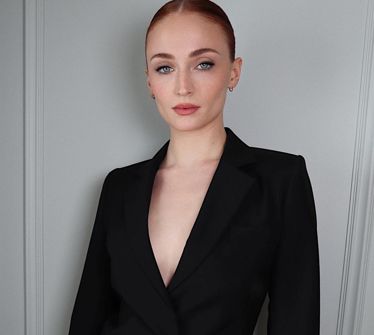 Софі Тернер підловили за цілунками з британським аристократом через 2 місяці після оголошення про розлучення