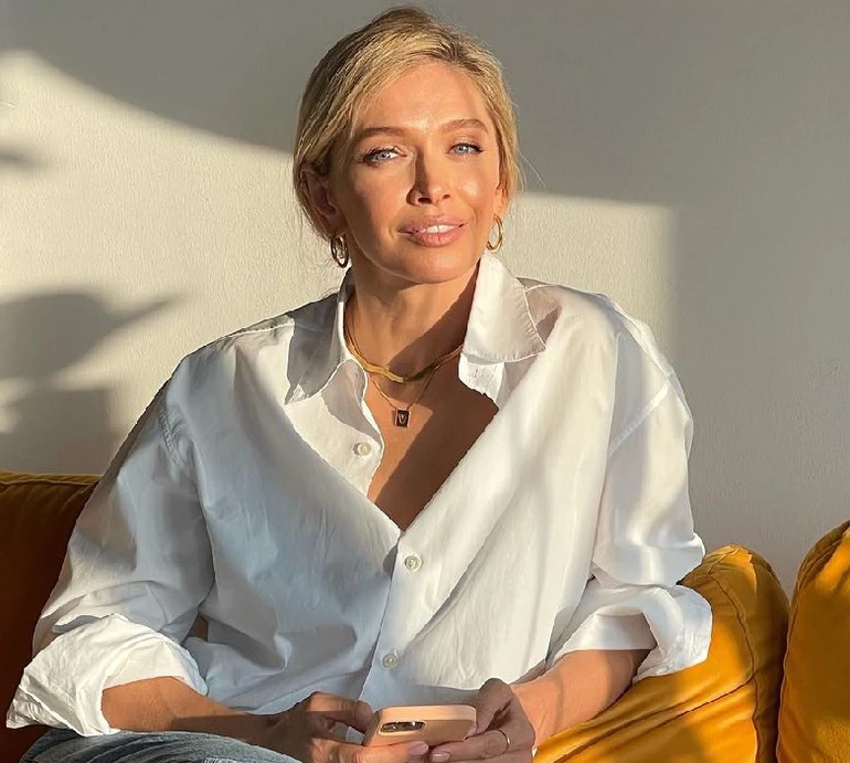 Брежнєва згадала мальдівський відпочинок і засвітила в мережі дупцю в бікіні. Фото