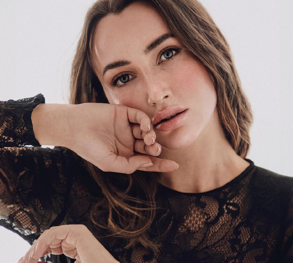 Зі спортсменки у жінку-вамп: Різатдінова з яскравим мейком вразила раптовим перевтіленням