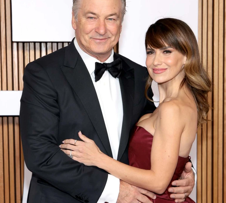 Була вагітна та/або годувала грудьми понад десятиліття: дружина Болдуїна зізналася, яку пластичну операцію зробила