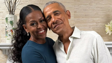 Обама з дружиною та двома дочками привітав із Днем подяки теплим фото