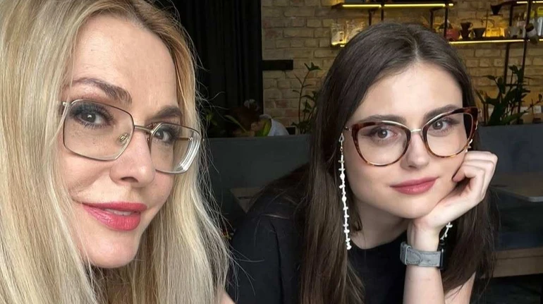 Сумська привітала дочку з 24-річчям та показала зворушливі архівні кадри