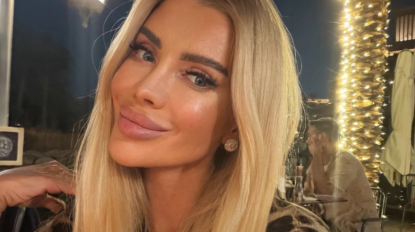 У страшному сні не можу уявити: Крук у бікіні попозувала на тлі дубайського Паруса та обурилася непроханим порадам в мережі