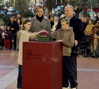 Свято наближається: 10-річні двійнята князя Монако урочисто увімкнули різдвяну ілюмінацію міста