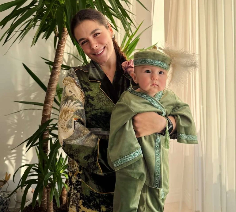 Росте серед двох культур: Онуфрійчук привітала Казахстан із Днем незалежності та помилувалася сином у національних вбраннях