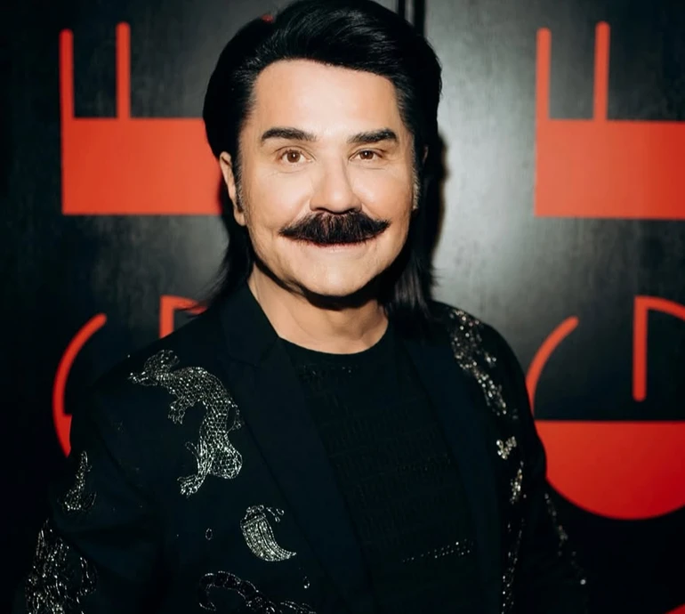 Ти - легенда: дружина та донька Зіброва щемко привітали його з 68-річчям