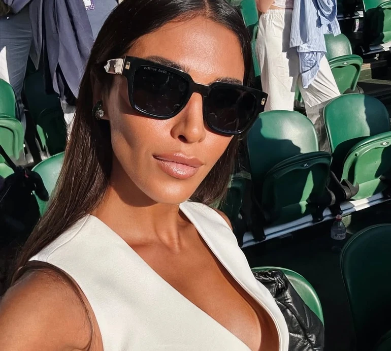 Дімопулос у стилі old money засвітилася на Вімблдонському турнірі. Фото