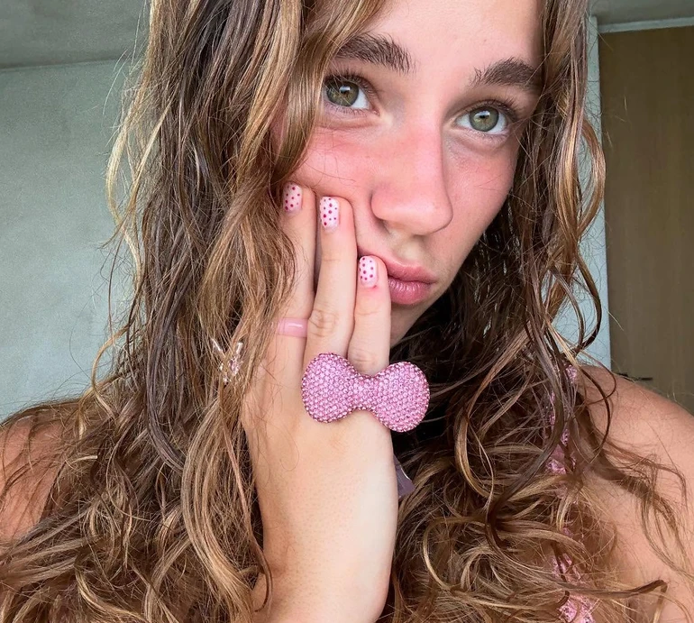 Офіційно мій фанат: модель OnlyFans покепкувала з Зеленського, в Instagram-акаунті якого раптом з'явився репост її відео