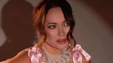 Саліванчук у рожевому пеньюарі та мереживному спідньому поспокушала формами перед камерою