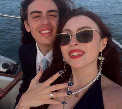 Радий, що побачиш мою маму?: донька Полякової з чоловіком показалася дорогою до України