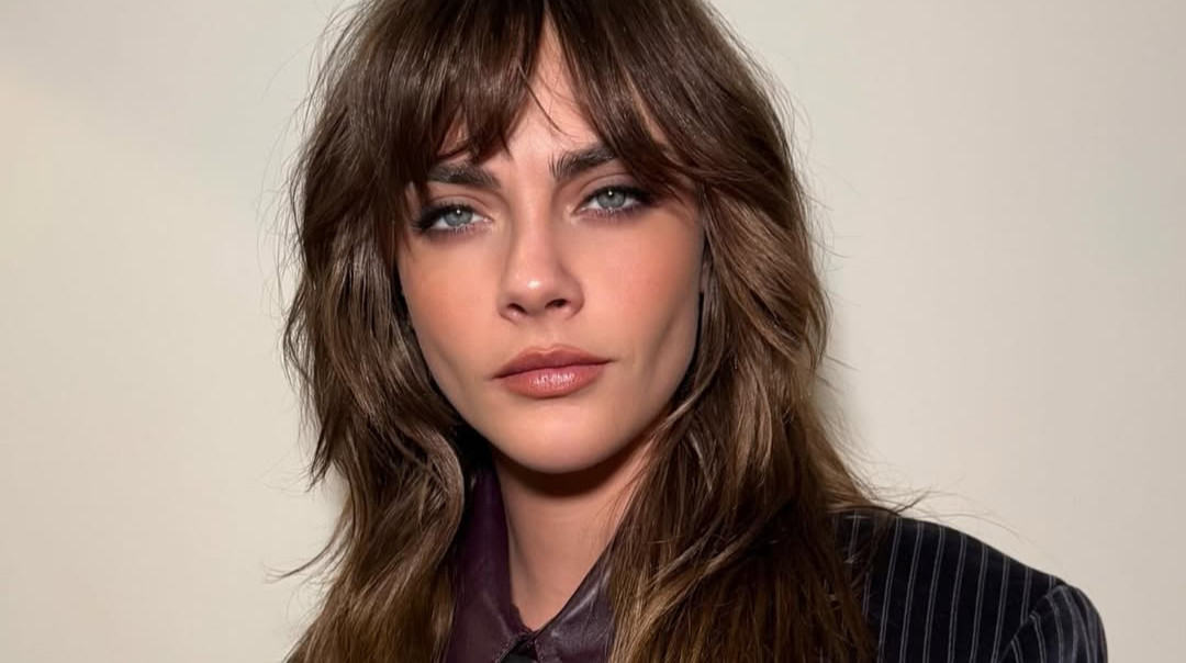 Делевінь у маскулінному образі похвалилася новою зачіскою