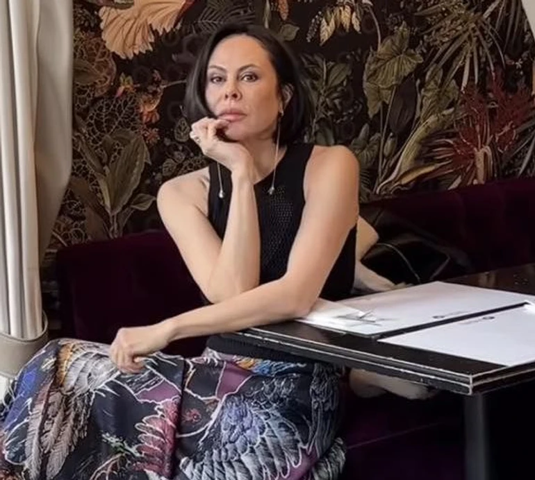 Не бійтеся бути собою: 50-річна ексдружина Кличка показалася без мейкапу після душу. Фото