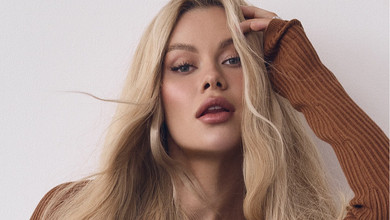 Міс Апанасенко показалася з 3-місячною дочкою коло ялинки та розказала, скільки скинула після вагітності