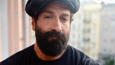 Я закохався: Салем романтично вкусив руки незнайомки і натякнув на нові стосунки