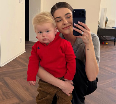 Маленька копія Вови: дружина Остапчука замилувала підписників фото з 11-місячним синочком