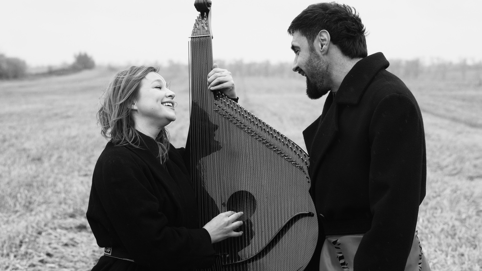 Вірш Франка і звуки бандури: Козловський і Круть зняли щемливий кліп на розмінованому полі