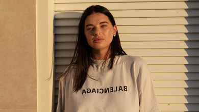 Усик у бікіні посвітила струнким тілом на сапборді. Фото