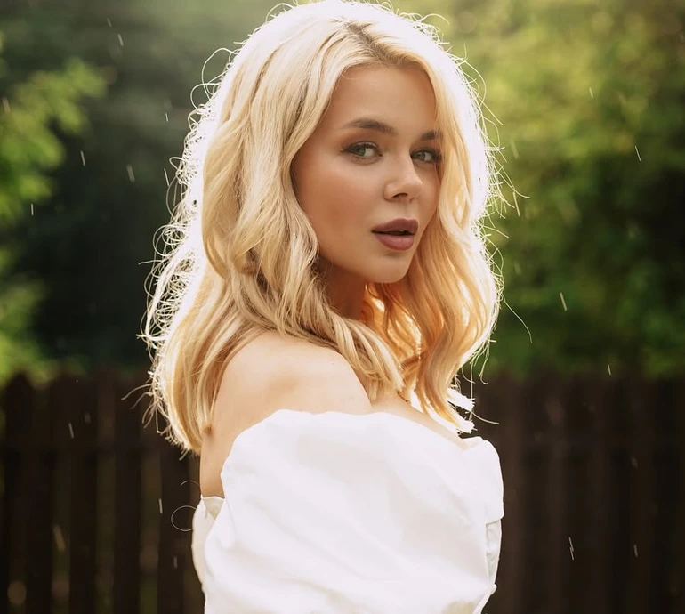 Гросу зворушливими кадрами привітала рідну булочку з днем народження