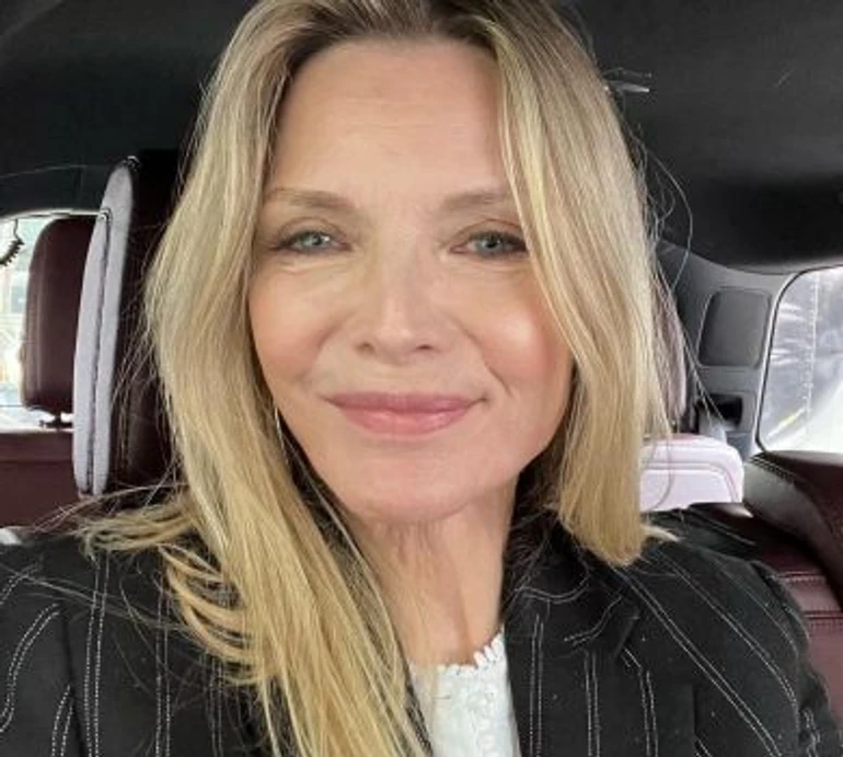 65-річна Мішель Пфайффер показала природну красу без мейкапу. ФОТО