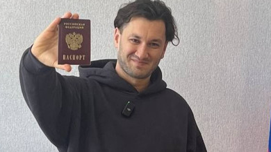 Бардаш отримав російський паспорт і похвалився ним на тлі Путіна. Фото