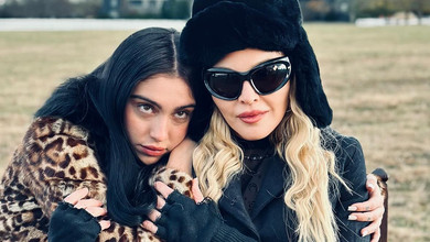 Мадонна показала рідкісне фото з батьком та всіма дітьми і себе в обіймах молодого коханця