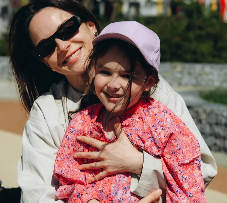 Не дозволяти іншим рубати крила: Мірошниченко відповіла на хейт щодо співу своєї 6-річної дочки