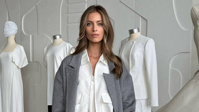 Осінній кежуал: онука Ротару вигуляла пальто і сумку від Бевзи на її показ у Нью-Йорку. Фото