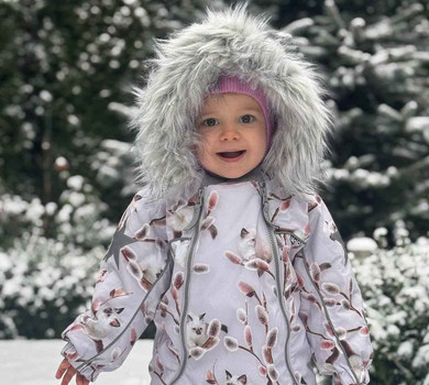 Так щиро радіє: Ребрик замилувала реакцією 1,5-річної доньки на її перший сніг. Відео