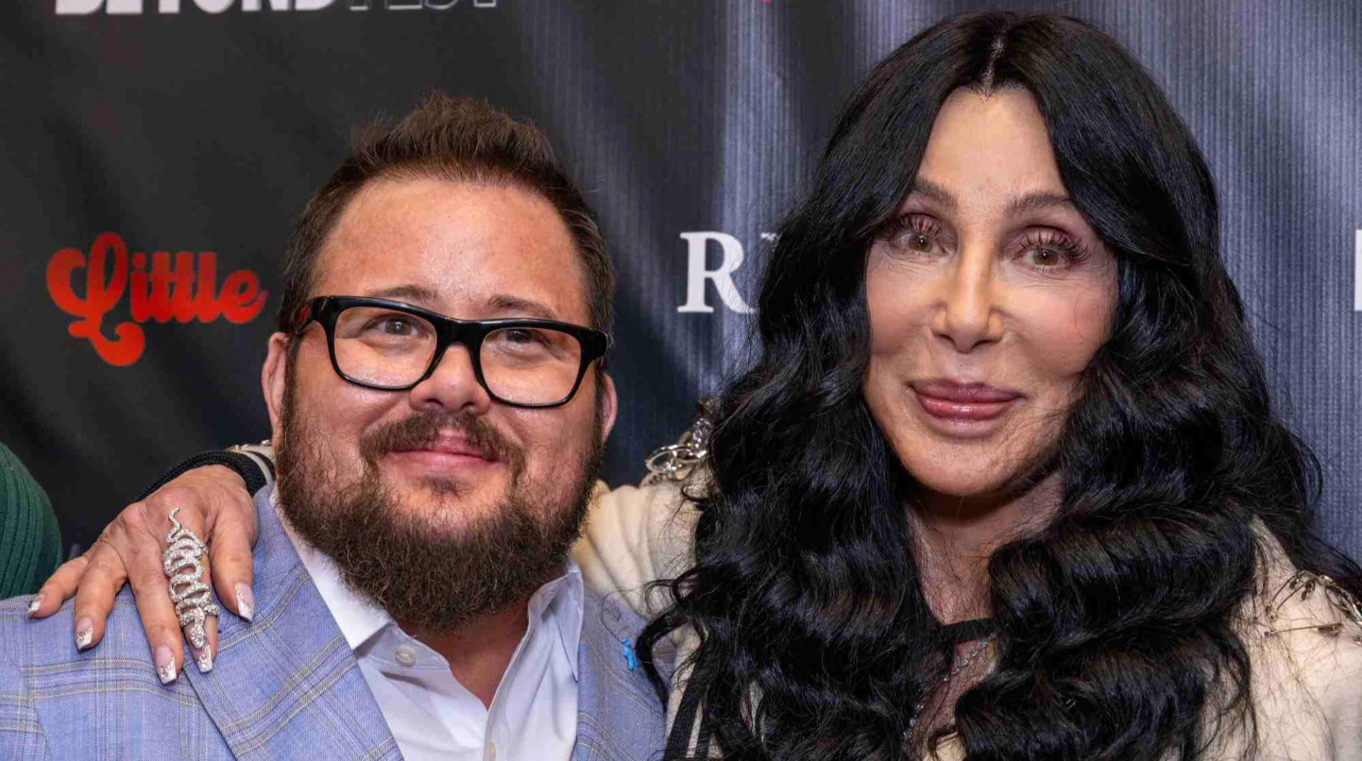 57-річний трансгендерний син Шер побрався з коханою