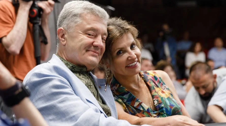 Дякую за те, що ми завжди разом: Порошенко романтичними архівними фото привітав дружину з річницею