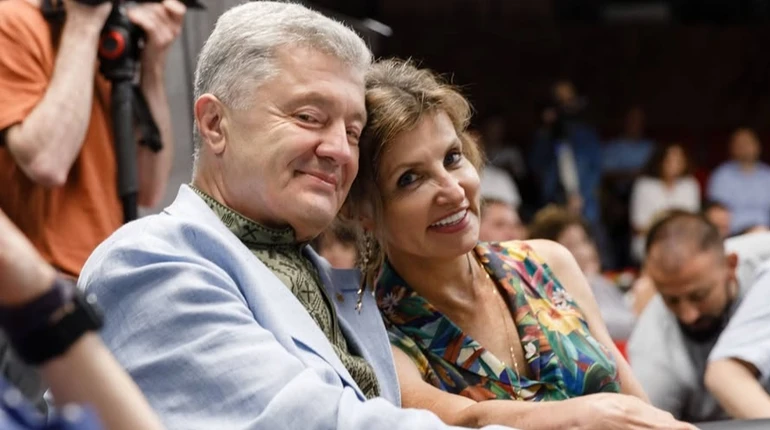 Дякую за те, що ми завжди разом: Порошенко романтичними архівними фото привітав дружину з річницею