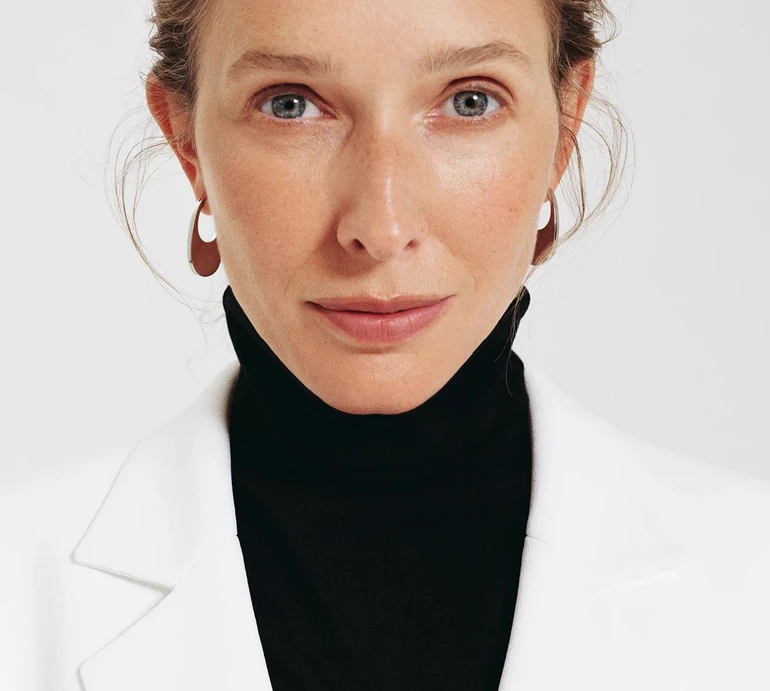 Осадча в елегантній вовні попозувала для Vogue і згадала минуле