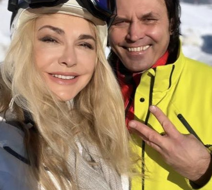 За мить до поцілунку: Сумська з Борисюком на тлі австрійських краєвидів попозували для романтичного фото