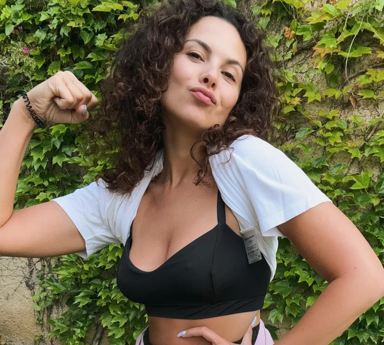 Каменських у лосинах і на високих підборах показала, що робить для вивчення свого тіла. Відео