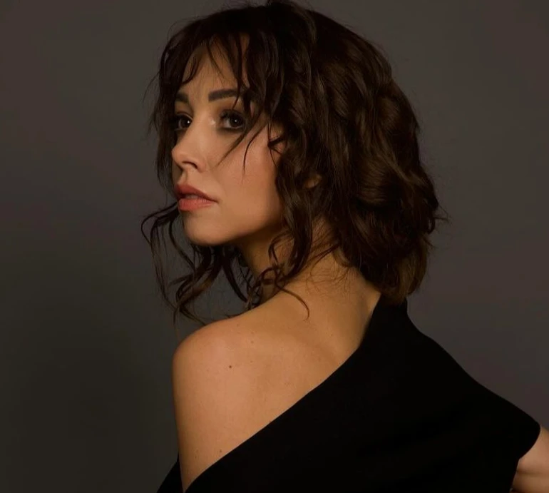 Балансувати на межі хаосу: Кухар у яскраво-червоному поділилася лайфхаками, як усе встигати. Фото