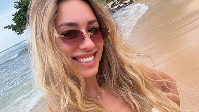 Шульгіна в бікіні у четверту річницю стосунків похизувалася новим кольором волосся