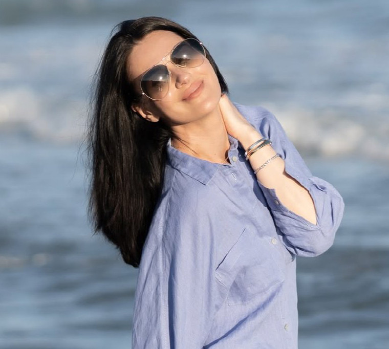 Любить мене: Єфросиніна помочила ніжки в морі та розказала про особливі стосунки з ним