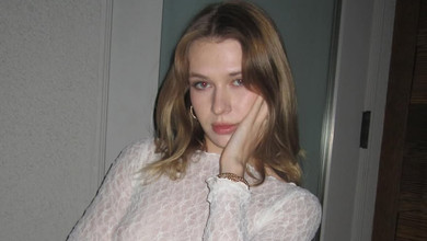 24-річна донька Брежнєвої у купальнику, топіку та з різним кольором волосся показала своє життя на фото