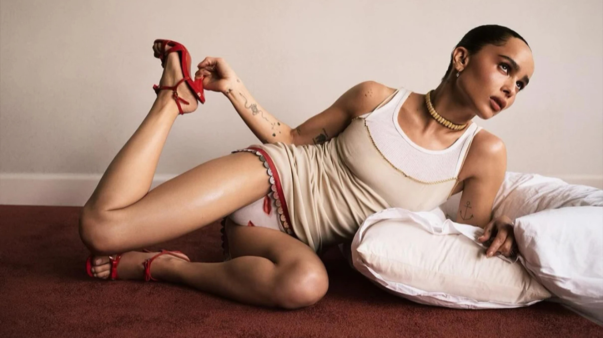 Заручини напідпитку, весілля в Парижі та небажання мати дітей: найцікавіше про стосунки Зої Кравіц