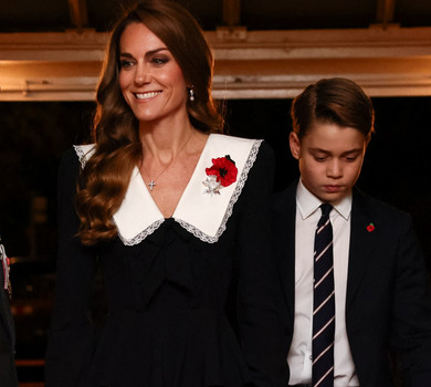 Кейт Міддлтон у сукні з білим комірцем і баскою вперше привела 12-річного принца Джорджа на Фестиваль пам'яті. Фото