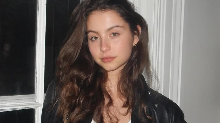 Дуглас і Зета-Джонс спільними фото привітали дочку з 23-річчям