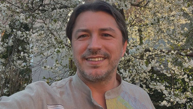 Дякую тобі за життя: Притула щемким дописом привітав маму з 70-річчям та показав себе немовлям із нею та братом