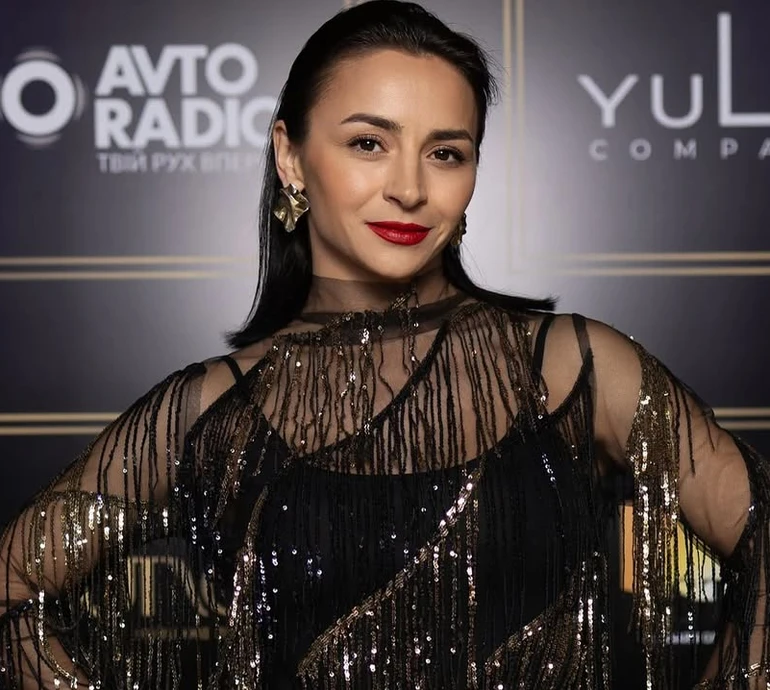 Не ховай кігті: Гвоздьова у купальнику левиці посвітила пружним тілом у грайливому танці. Відео