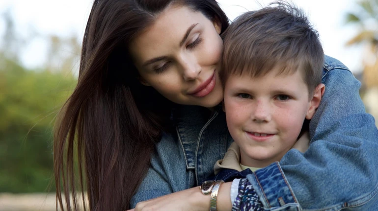 Маленький лицар: дружина Реброва привітала їхнього сина з 8-річчям та попозувала з ним у джинсових луках