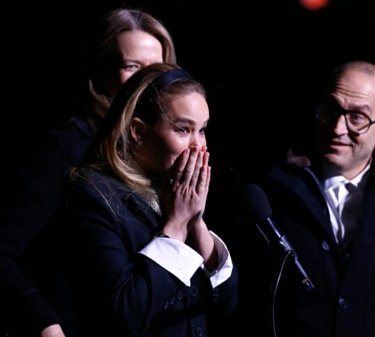 Підступний пасок: із Дженніфер Лоуренс сталася модна халепа у Нью-Йорку. ВІДЕО